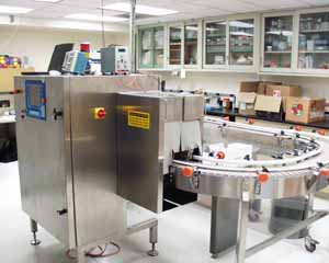 /ARSUserFiles/20300510/images/Imaging, Detection, and Sorting Lab Equipment Photos/web_realtimelinescanxrayequipment.JPG